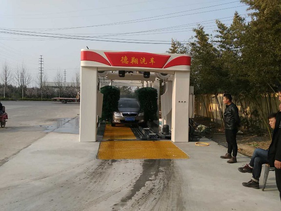 隧道式洗車機(jī)8